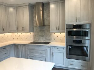 Tile Insert Pattern on Kitchen Back-Splash